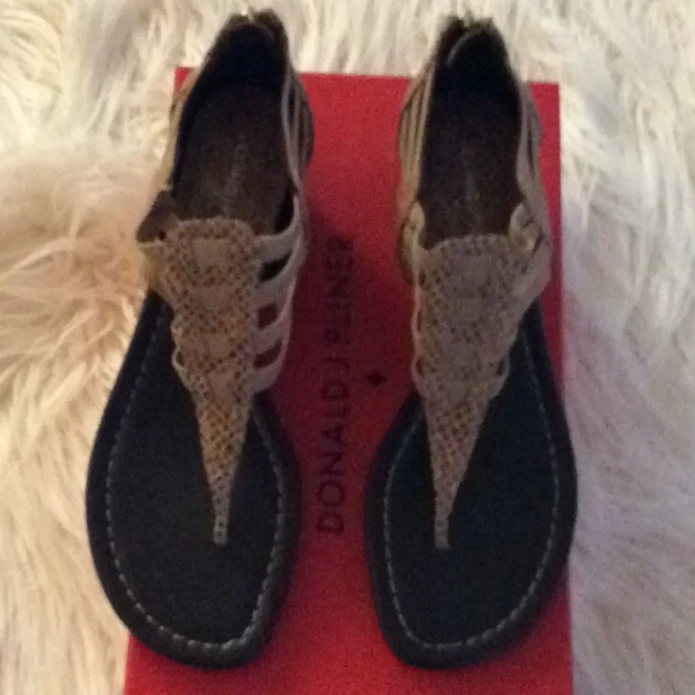 💞DONALD J PLINER💞snake embossed cork shoes